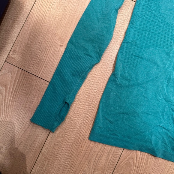 Lululemon long sleeve - Picture 4 of 6